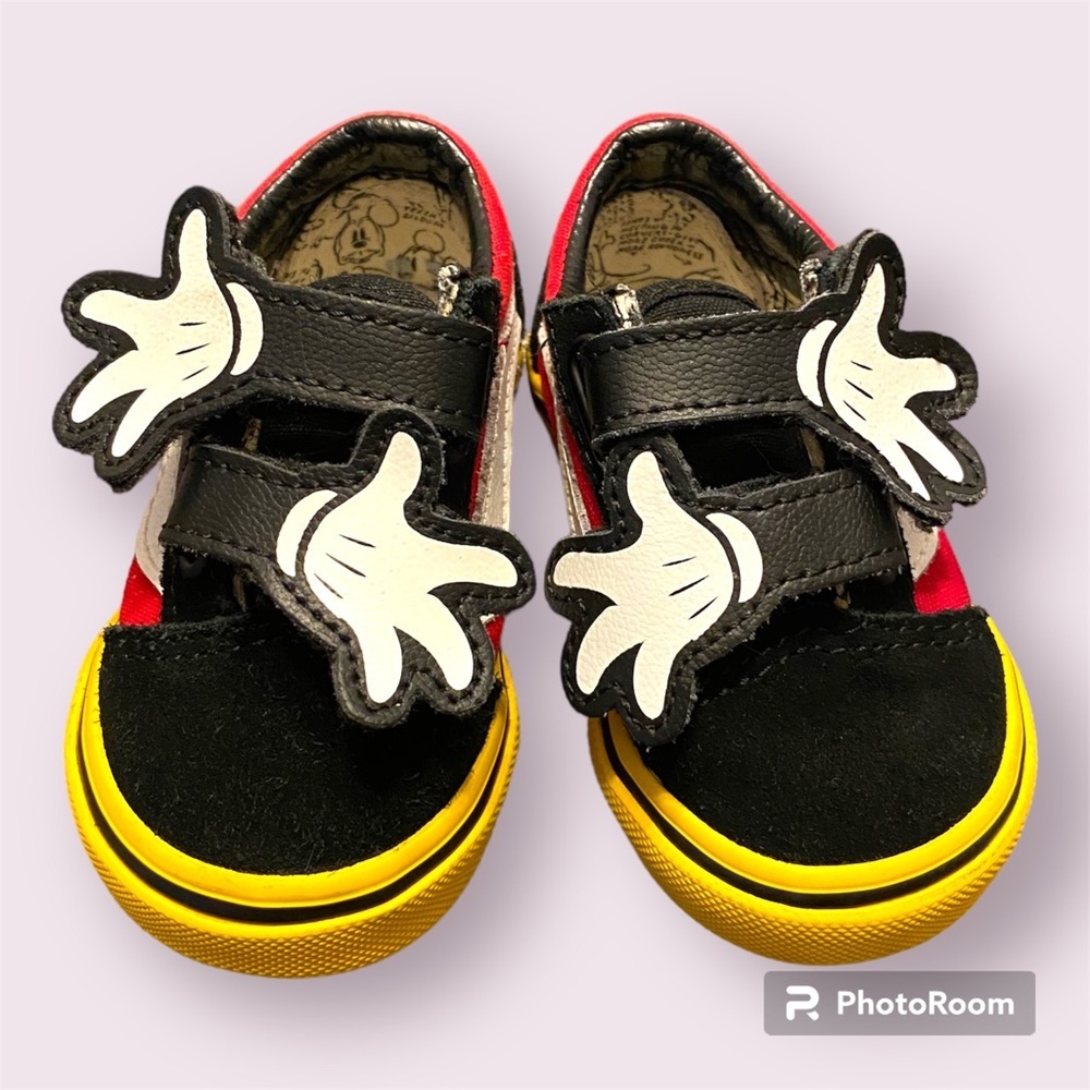 VANS Kids Youth x Disney Mickey Mouse Hugs Old Skool V Shoes, Sz toddler 4